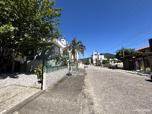 Casa com Piscina, a 200 metros da Praia de Palmas 