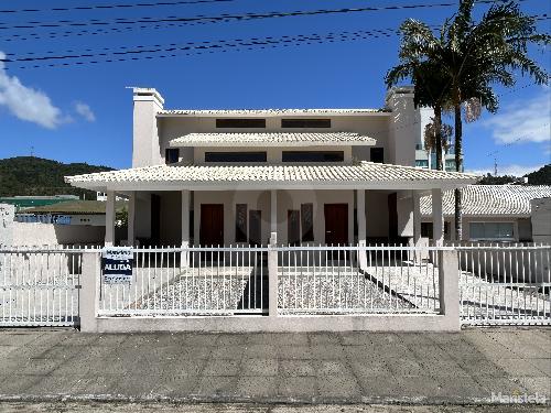  Casa geminada bem localizada em Palmas.